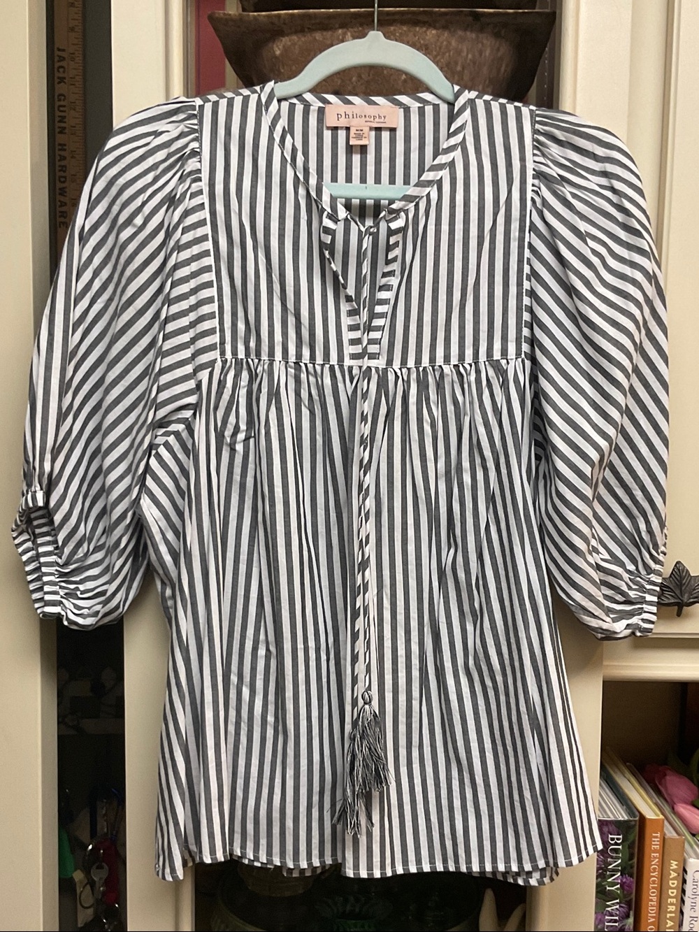 Fabulous PHILOSOPHY black &white top. Like new! Size M. 27” long, pit 22”,MINT